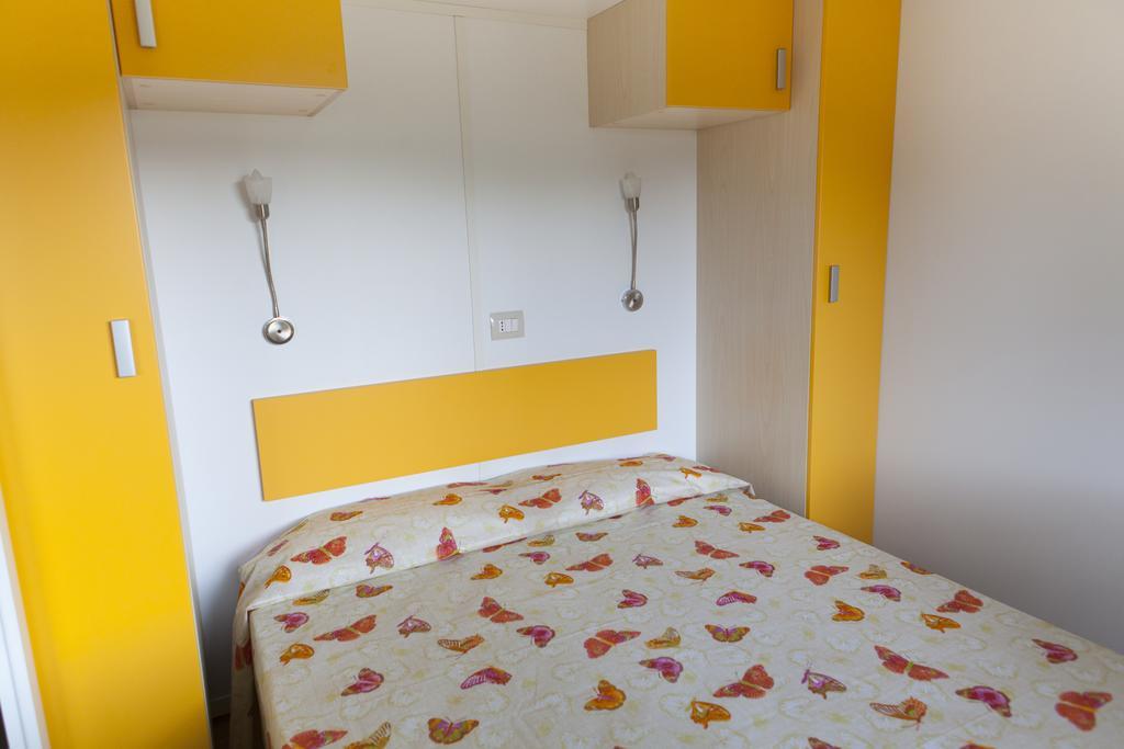 Camping Delfino Hotel Albenga Szoba fotó