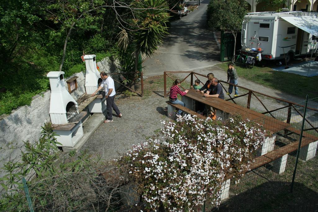 Camping Delfino Hotel Albenga Kültér fotó