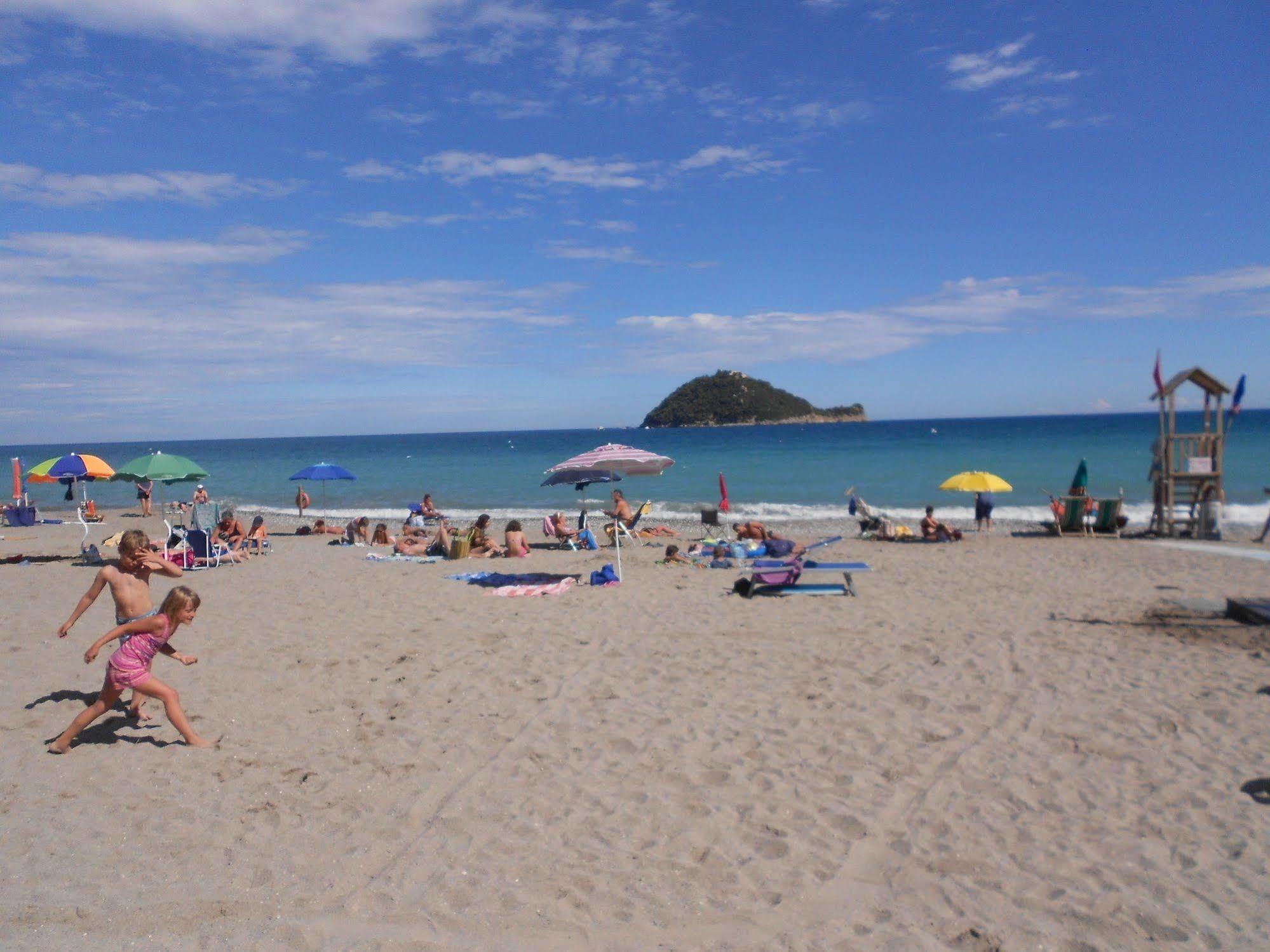 Camping Delfino Albenga Kültér fotó
